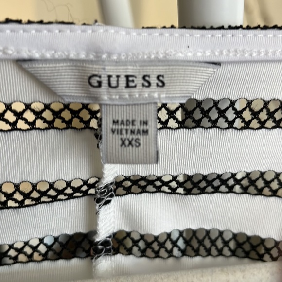 💖🤍🖤Guess White & Black Crochet Stripe Pattern Peplum Top-XS-EUC - Picture 13 of 14